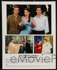 2x584 PRINCESS DIARIES 2 presskit w/ 5 stills 2004 Anne Hathaway, Julie Andrews, Disney sequel!