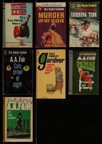 3a382 LOT OF 7 ERLE STANLEY GARDNER SOFTCOVER POCKET BOOKS 1950s-1960s with cool art on the cover!