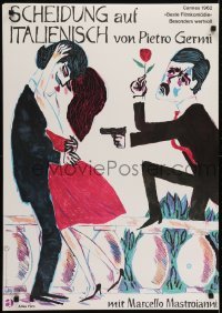 3f733 DIVORCE - ITALIAN STYLE German 1962 Poth art of Marcello Mastroianni w/ gun pointed at couple!