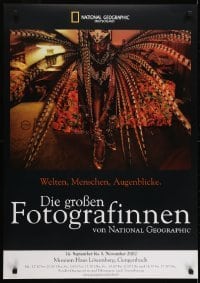 3k573 DIE GROSSEN FOTOGRAFINNEN 24x33 German museum/art exhibition 2002 sexy woman in wild outfit!