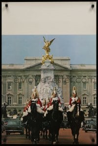 3k105 VICTORIA MEMORIAL 20x30 English travel poster 1977 Buckingham Palace, Queen's Guard!