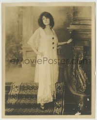 3m286 CLAIRE ADAMS deluxe 8x10 still 1920s full-length portrait in great gown on stairs by Apeda!