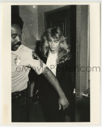 3m046 FARRAH FAWCETT 8x10 news photo 1982 somber with great hair after divorcing Lee Majors!