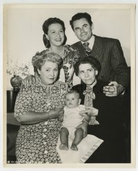 3m437 GLENN FORD/ELEANOR POWELL deluxe 8.25x10 still 1945 with their mothers & newborn son Peter!