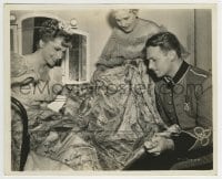 3m461 GUNGA DIN candid 8.25x10 still 1939 Douglas Fairbanks Jr. watches Joan Fontaine sign blanket!