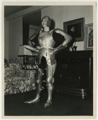 3m556 JOAN OF ARC candid 8.25x10 still 1948 Ingrid Bergman wearing armor & laughing off the set!