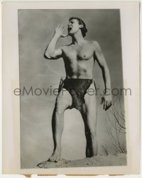 3m036 JOHNNY WEISSMULLER 7.75x9 news photo 1953 full-length doing his famous Tarzan call!