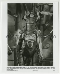 3m634 MAD MAX BEYOND THUNDERDOME 8x10 still 1985 tiny Master sitting on the shoulders of Blaster!