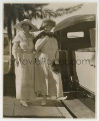 3m754 PALISER CASE candid 8.25x10 still 1920 Pauline Frederick & older woman getting into cool car!