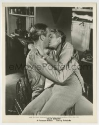 3m804 REAR WINDOW 8x10.25 still 1954 Hitchcock, best c/u of James Stewart & Grace Kelly kissing!