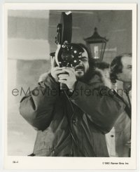 3m864 SHINING candid 8x10 still 1980 c/u of director Stanley Kubrick on set running the camera!