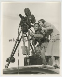3m925 TOO HOT TO HANDLE deluxe 8x10 still 1938 Myrna Loy & Clark Gable behind camera by Carpenter!