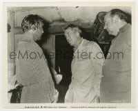 3m993 WONDERFUL COUNTRY candid 8.25x10 still 1959 John Huston & Robert Parrish w/ Bob Mitchum on set