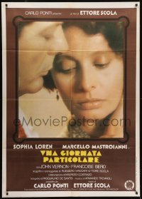 3p380 SPECIAL DAY Italian 1p 1977 super close image of Sophia Loren & Marcello Mastroianni!