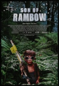 3w812 SON OF RAMBOW 1sh 2007 Bill Milner, Will Poulter, wacky image of kid with 'weapons'!