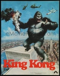 3x044 KING KONG screening program 1977 John Berkey art of BIG Ape on the Twin Towers!
