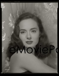 4d076 ANN BLYTH group of 2 8x10 negatives 1940s bare shoulder c/u & seated portrait in log cabin!