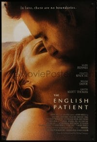 4g273 ENGLISH PATIENT 1sh 1997 close-up image of Ralph Fiennes and Kristin Scott Thomas kissing!