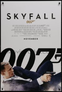 4g810 SKYFALL int'l advance DS 1sh 2012 November style, Craig as James Bond on back shooting gun!