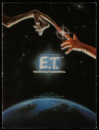 4h315 E.T. THE EXTRA TERRESTRIAL English souvenir program book 1982 Steven Spielberg classic!
