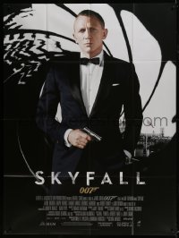 4j950 SKYFALL French 1p 2012 great image of Daniel Craig as James Bond in tuxedo with gun in hand!