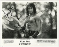 4t538 KEVIN SORBO signed 8x10 still 1997 as soldier slave who becomes king in Kull the Conqueror!