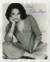 4t644 VALERIE HARPER signed deluxe 8x10 still 1980s smiling seated portrait of the pretty star!