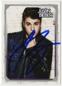 4t374 JUSTIN BIEBER signed trading card 2012 great image of the famous teenage pop star!