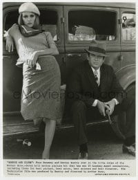 4x228 BONNIE & CLYDE 7.75x10 still 1967 Warren Beatty & Faye Dunaway posing with guns by their car!