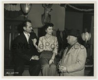 4x932 THREE HOURS TO KILL candid 8.25x10 still 1954 Donna Reed with two men on set by Lippman!