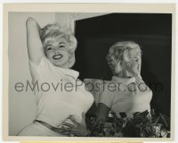 4x505 JAYNE MANSFIELD 7.25x9 news photo 1962 striking a glamour pose for photographers in New York!
