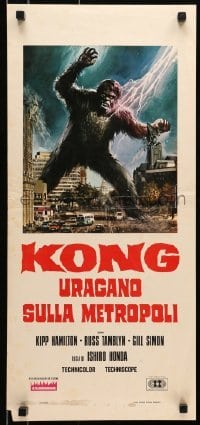 4y991 WAR OF THE GARGANTUAS Italian locandina R1976 Piovano art of King Kong monster over city!