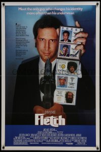 4z357 FLETCH 1sh 1985 Michael Ritchie, wacky detective Chevy Chase has gun pulled on him!