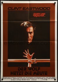 5c301 TIGHTROPE German 1985 Clint Eastwood is a cop on the edge, cool handcuff image!