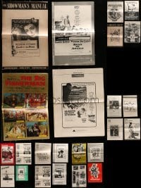 5d253 LOT OF 24 UNCUT PRESSBOOKS 1950s-1970s advertising for a variety of different movies!