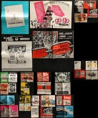 5d251 LOT OF 32 UNCUT PRESSBOOKS 1950s-1960s advertising for a variety of different movies!