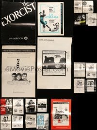 5d274 LOT OF 21 CUT PRESSBOOKS 1960s-1970s advertising for a variety of different movies!