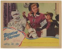 5h208 BLONDIE FOR VICTORY LC 1942 Penny Singleton pretends bandaged Dagwood has a leg fracture!