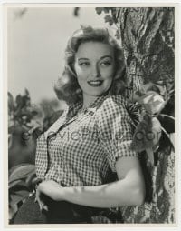 5m895 KARIN BOOTH deluxe 10.25x13 still 1947 portrait leaning against a tree by Eric Carpenter!