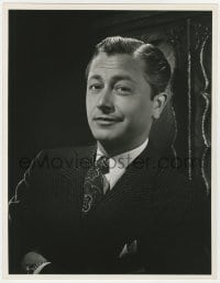 5m948 ROBERT YOUNG deluxe 10x13 still 1945 c/u in pinstriped suit when making Enchanted Cottage!
