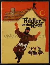 5m654 FIDDLER ON THE ROOF souvenir program book 1971 great images of Topol & cast!