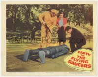 5r443 EARTH VS. THE FLYING SAUCERS LC 1956 Hugh Marlowe, Taylor & Donald Curtis stand over robot!