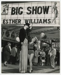 5x124 BIG SHOW candid 8.25x10 still 1961 sexy woman & man on stilts outside theater by Kas Heppner!