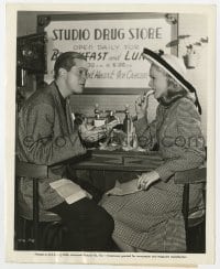 5x134 BLACK ANGEL candid 8x10 still 1946 Dan Duryea & June Vincent eat lunch at Studio Drug Store!