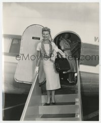 5x836 SOUTH PACIFIC candid 8.25x10 still 1958 Mitzi Gaynor deplaning in Hawaii with lei on neck!