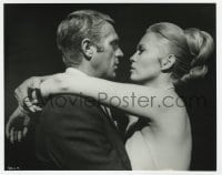 5x902 THOMAS CROWN AFFAIR 8x10.25 still 1968 c/u of Steve McQueen & sexy Faye Dunaway embracing!