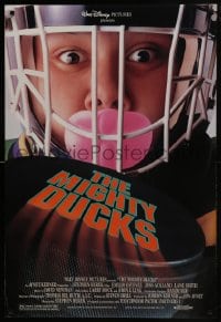 6r602 MIGHTY DUCKS DS 1sh 1992 great image of puck coming at goalie, ice hockey!
