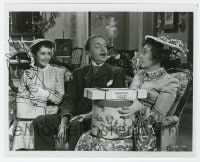 6s749 ELIZABETH TAYLOR signed 8x10 REPRO still 1980s c/u with William Powell in Life With Father!