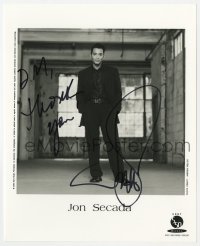 6s638 JON SECADA signed 8x10 music publicity still 2000 portrait of the Grammy-winning singer!