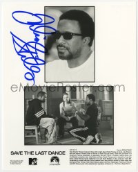6s381 JULIA STILES signed 8x10 still 2001 candid with Sean Patrick Thomas in Save the Last Dance!